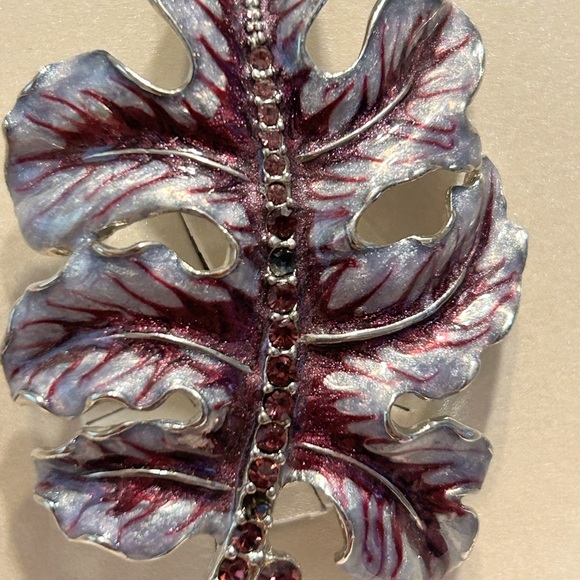Anne Klein leaf pendant with purple stones matching leaf color. - Picture 1 of 4